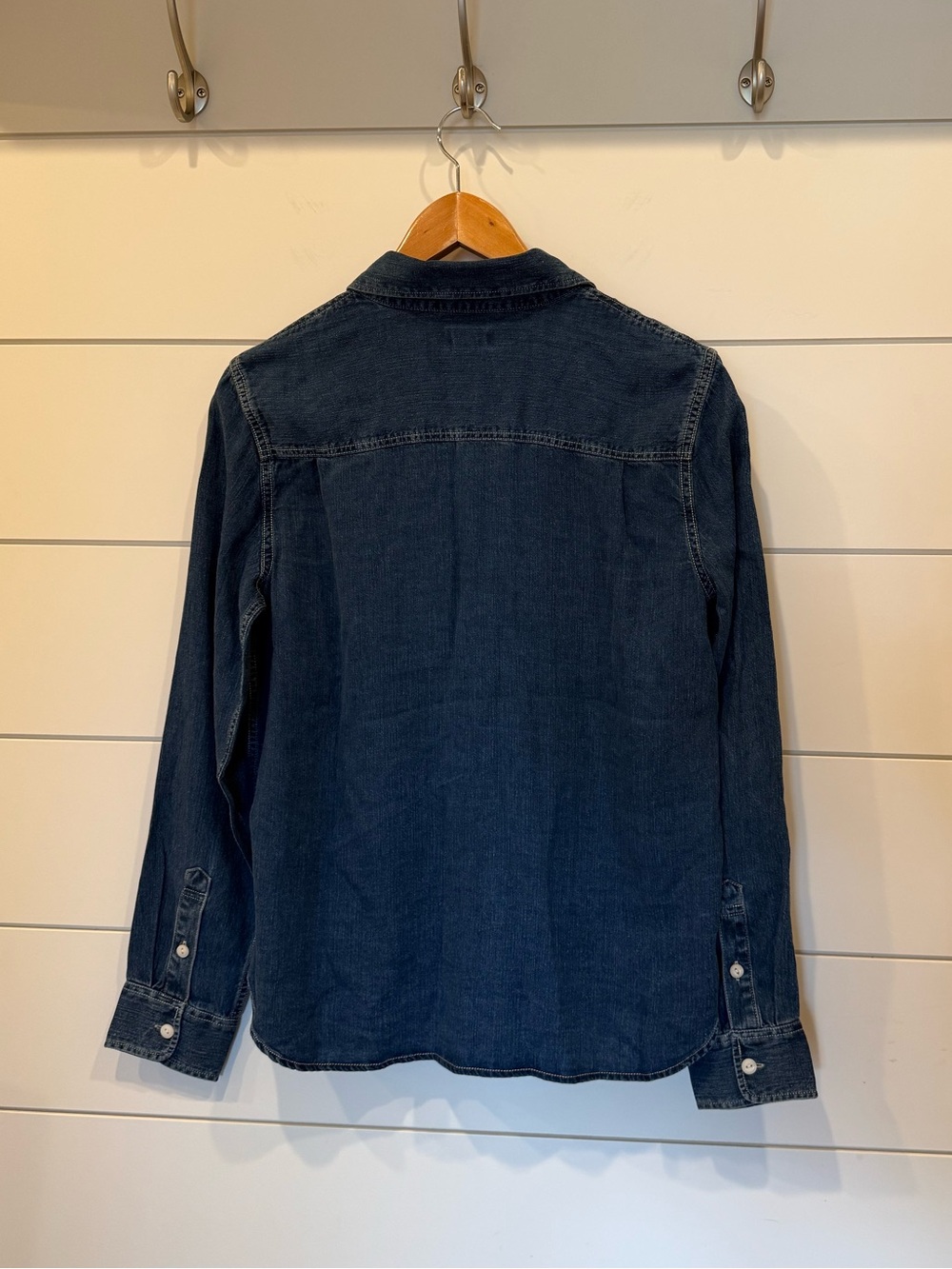 NWT Faherty Chambray Woven Spread Collar Long Sleeve Button Front Shirt - Picture 4 of 9
